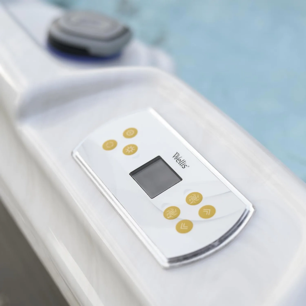 Wellis_Vienna_Life_hot_tub_lifestyle2.webp