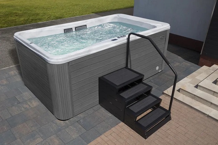 Schody do jacuzzi