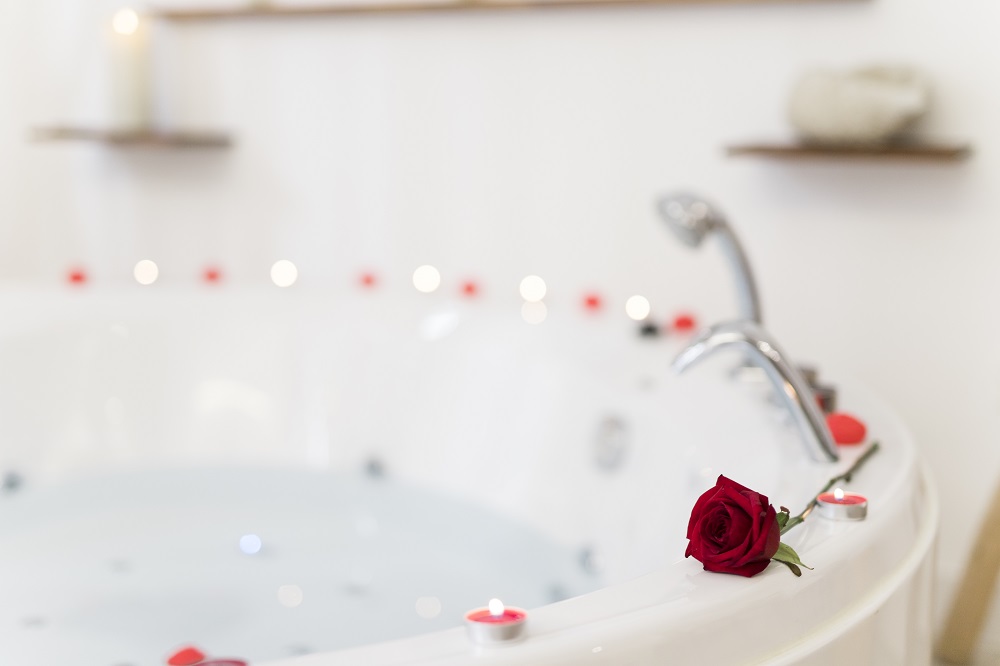 Czym różni się jacuzzi ogrodowe od domowego?